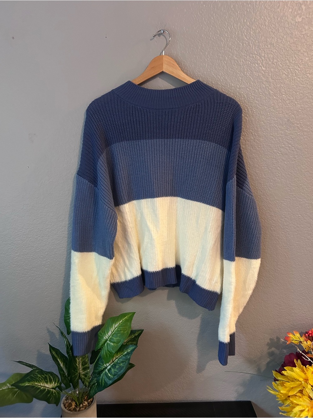 Cozy Colorblock Crewneck Sweater - Blue & Cream